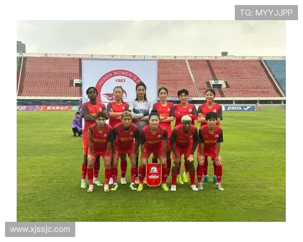 武汉车谷江大女足赛后自豪展示国旗合影庆祝中国骄傲时刻